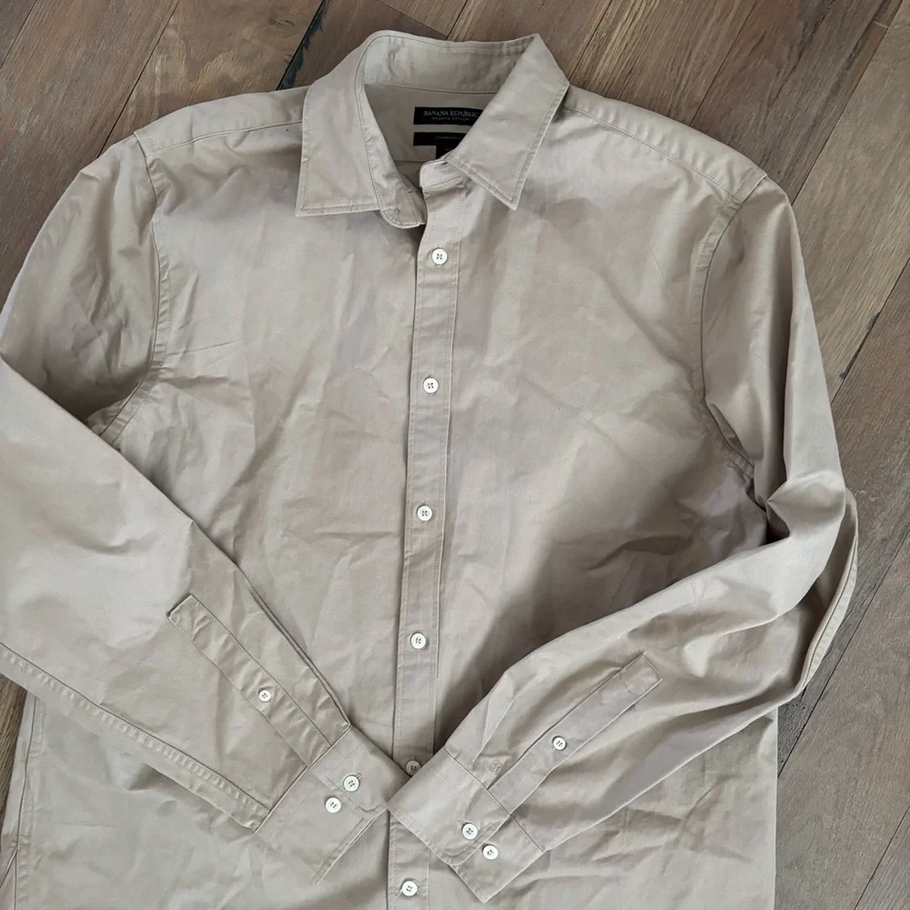 Banana republic Men's Beige Button-Up Size Large Organic Cotton Shirt